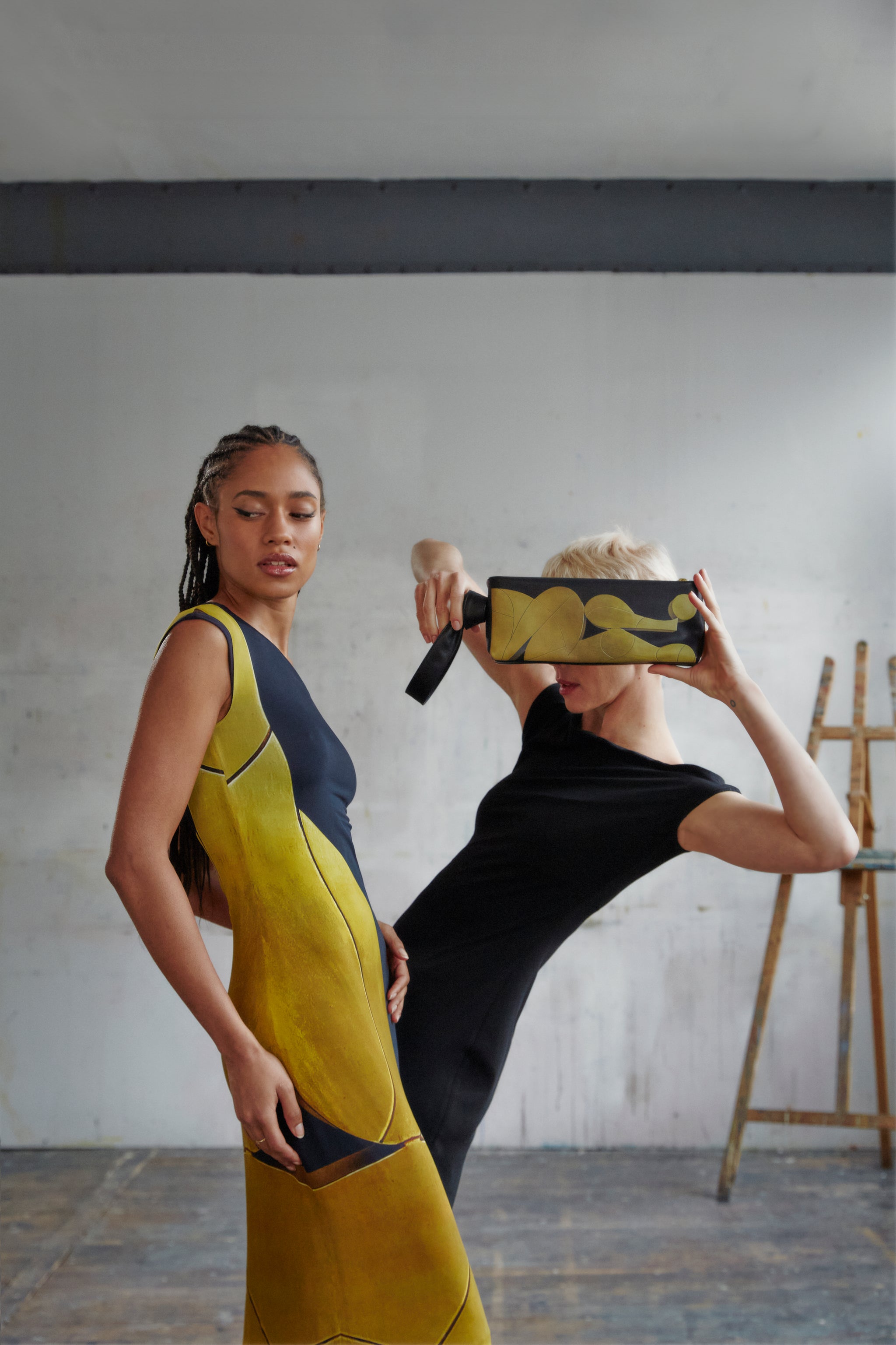 ‘Aura’ Long Dress i Exclusive Black & Gold Trompe-l’Œil Artistic Print