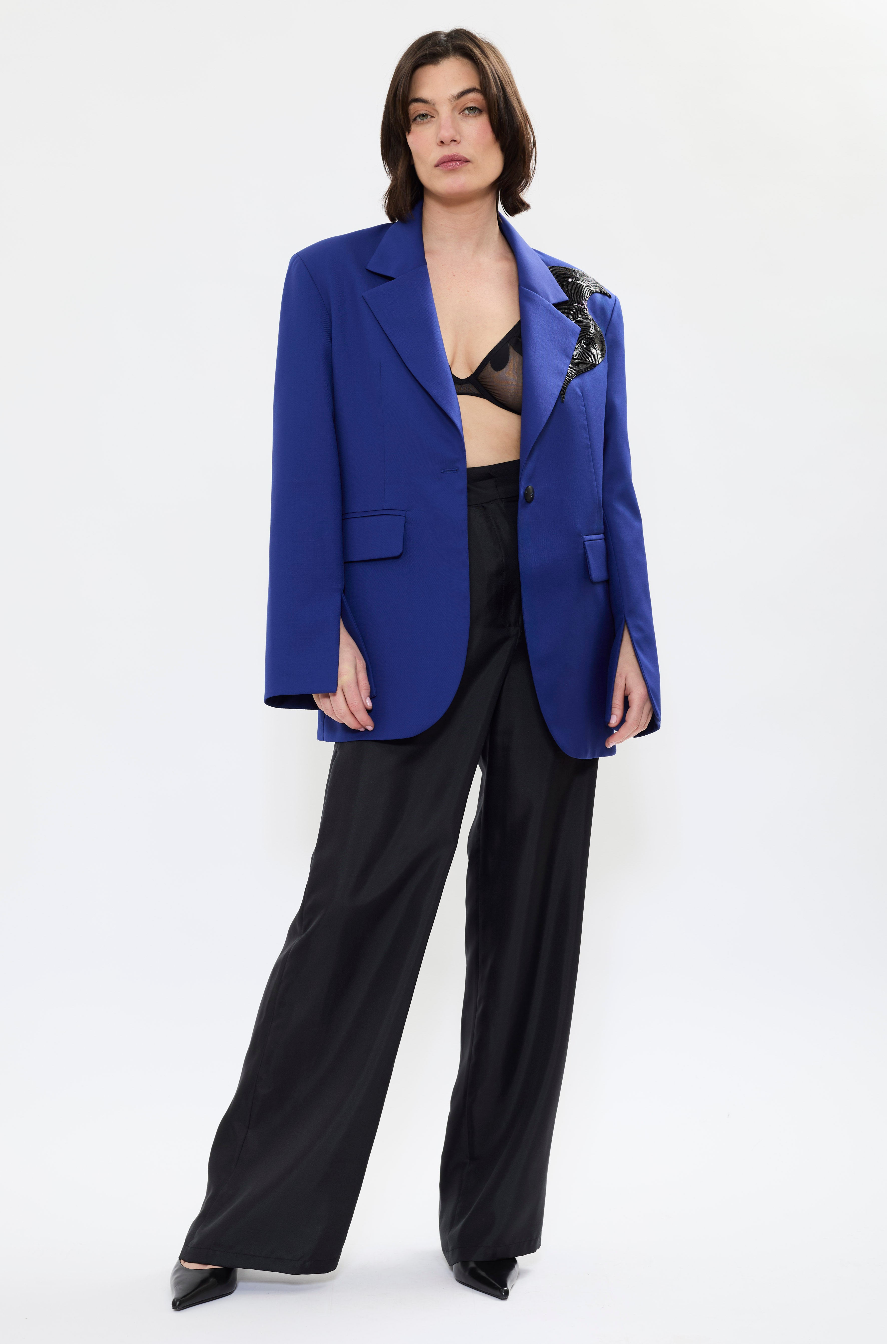 'MUE' BLAZER I DEEP BLUE BLAZER WITH ARTISTIC EMBROIDERY