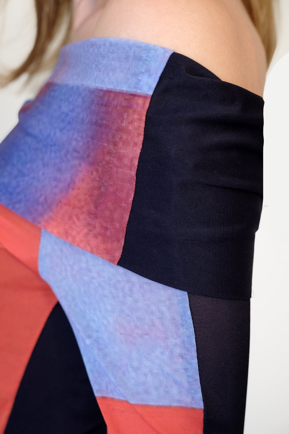 MESH BOAT-NECK TOP - Exclusive artistic print