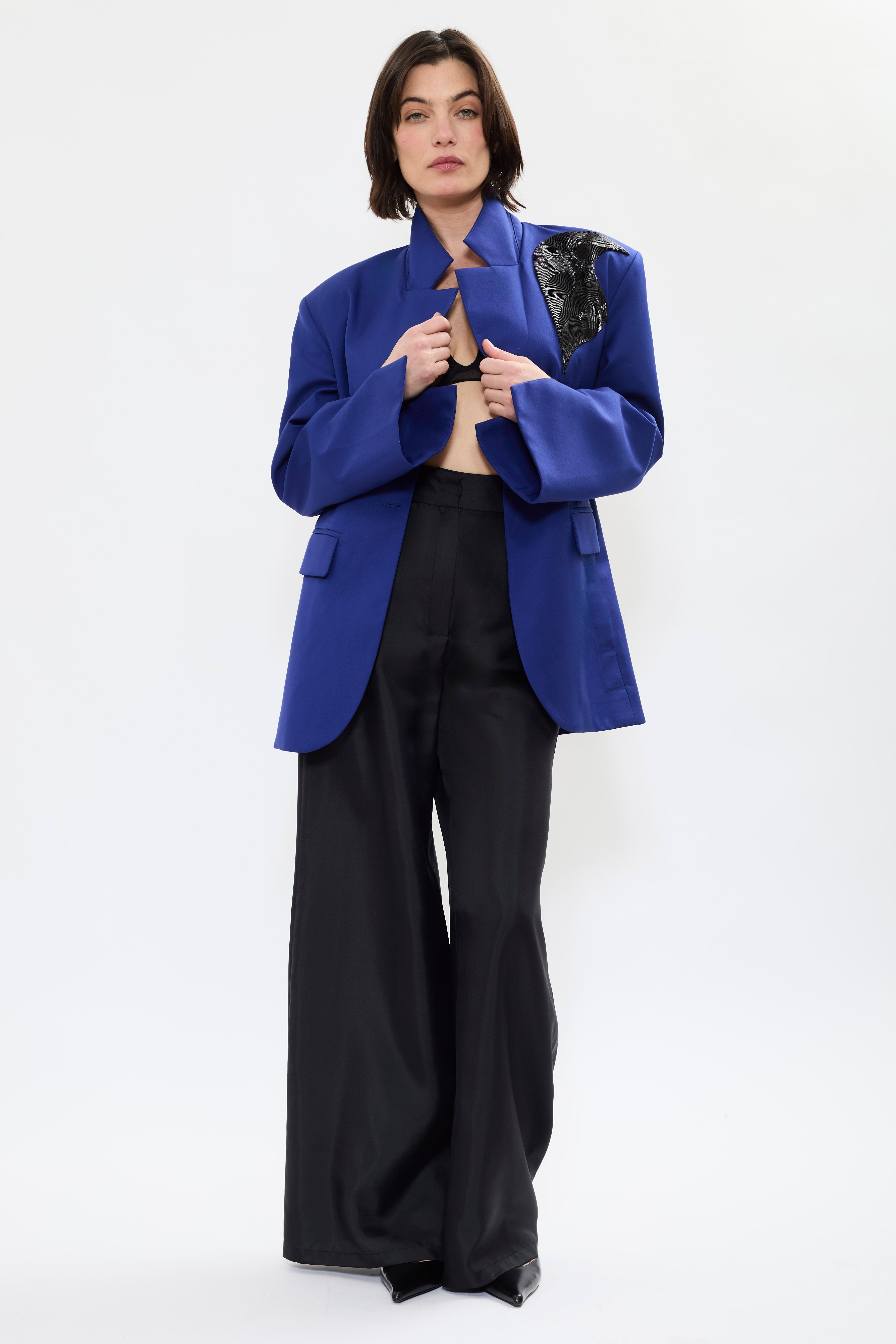 'MUE' BLAZER I DEEP BLUE BLAZER WITH ARTISTIC EMBROIDERY