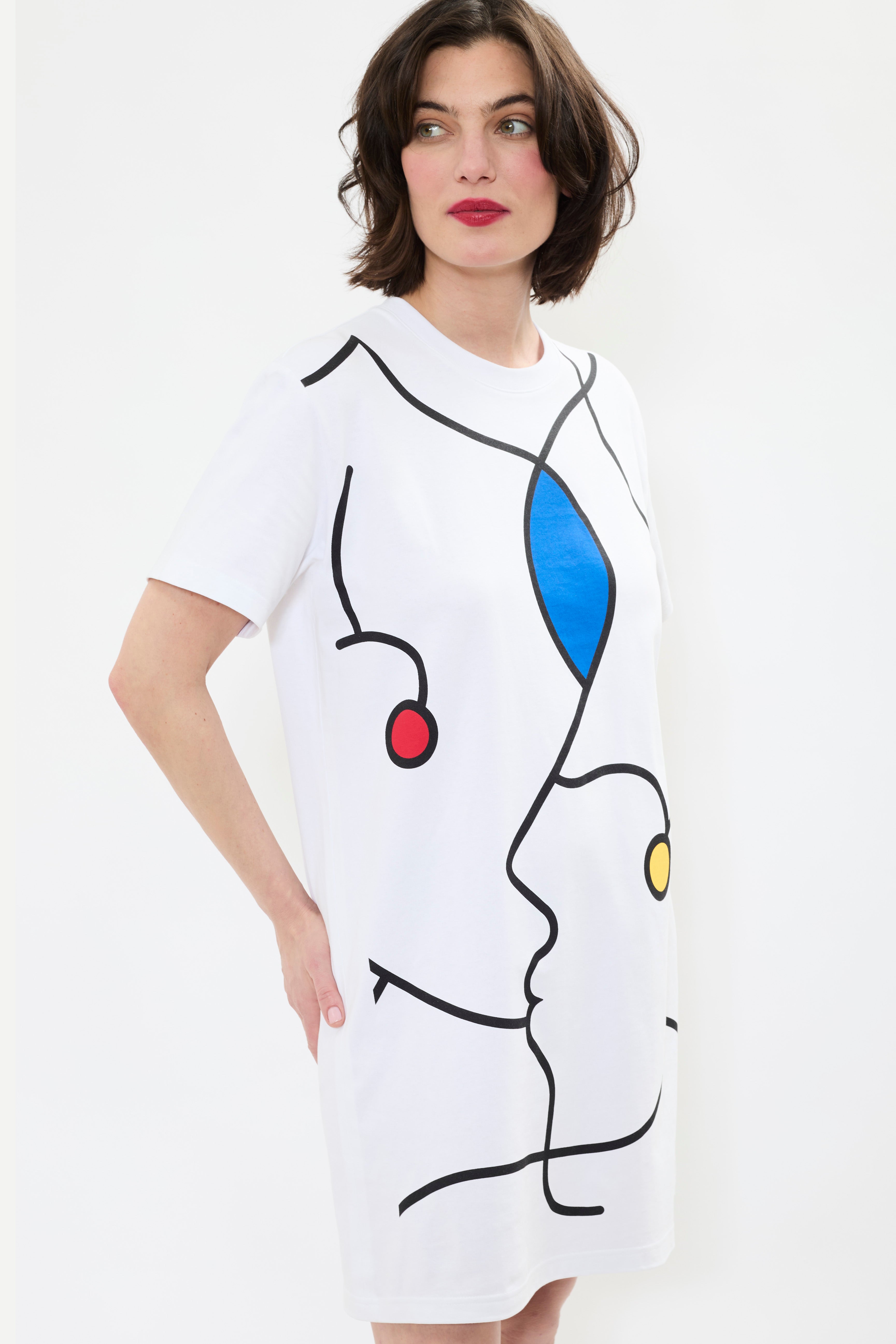 Close up of AYT Studio x French painter REMED T-shirt dress in 100% organic cotton embellished in line art design, versatile for casual day to refined night with straight oversized fit and round neckline. Inspired by 'Oscillant silence, si dense.'